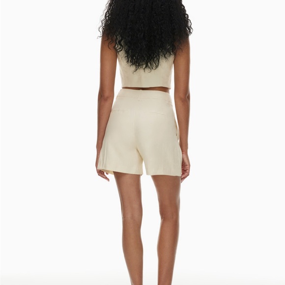 ARIITZIA - The Effortless Short™ Linen Mid-Thigh - Picture 4 of 8